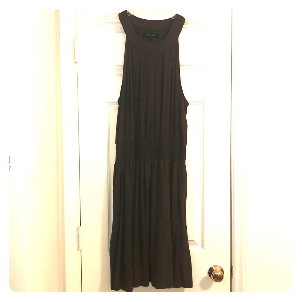 Olive colored sleeveless dress! Cute!